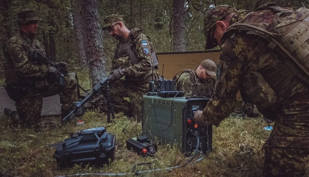 UP1K PowerUP – 1000W Tactical Hydrogen Fuel Cell Generator for Extended Military Operations and Mobile Energy Autonomy.